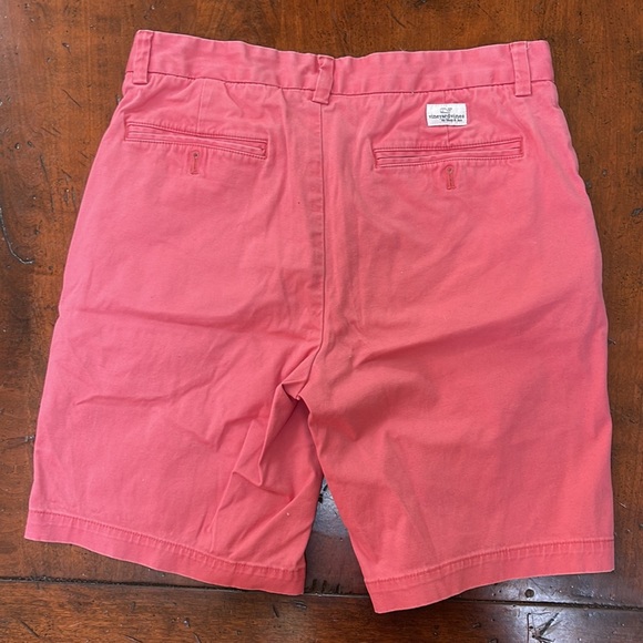 Vineyard Vines Men’s Shorts - Picture 2 of 3